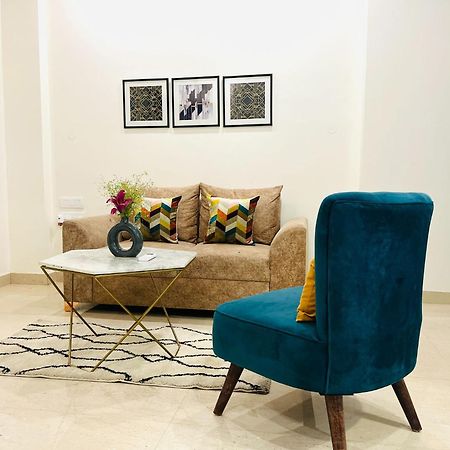 Bluo 1Bhk - Dlf Cybercity, Balcony, Lift, Parking Gurgaon Exteriör bild