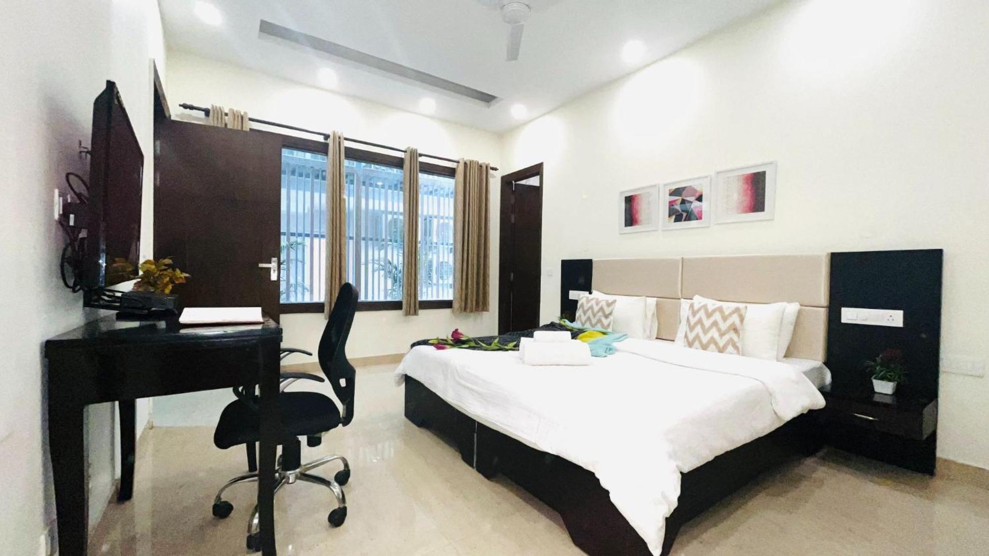 Bluo 1Bhk - Dlf Cybercity, Balcony, Lift, Parking Gurgaon Exteriör bild