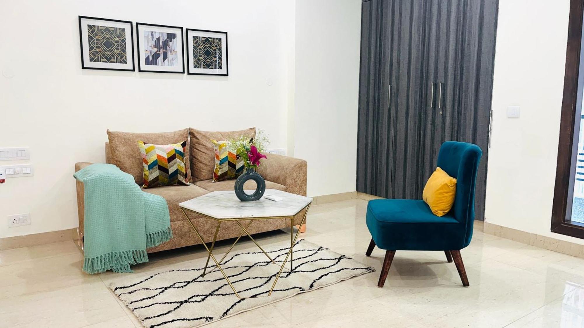 Bluo 1Bhk - Dlf Cybercity, Balcony, Lift, Parking Gurgaon Exteriör bild